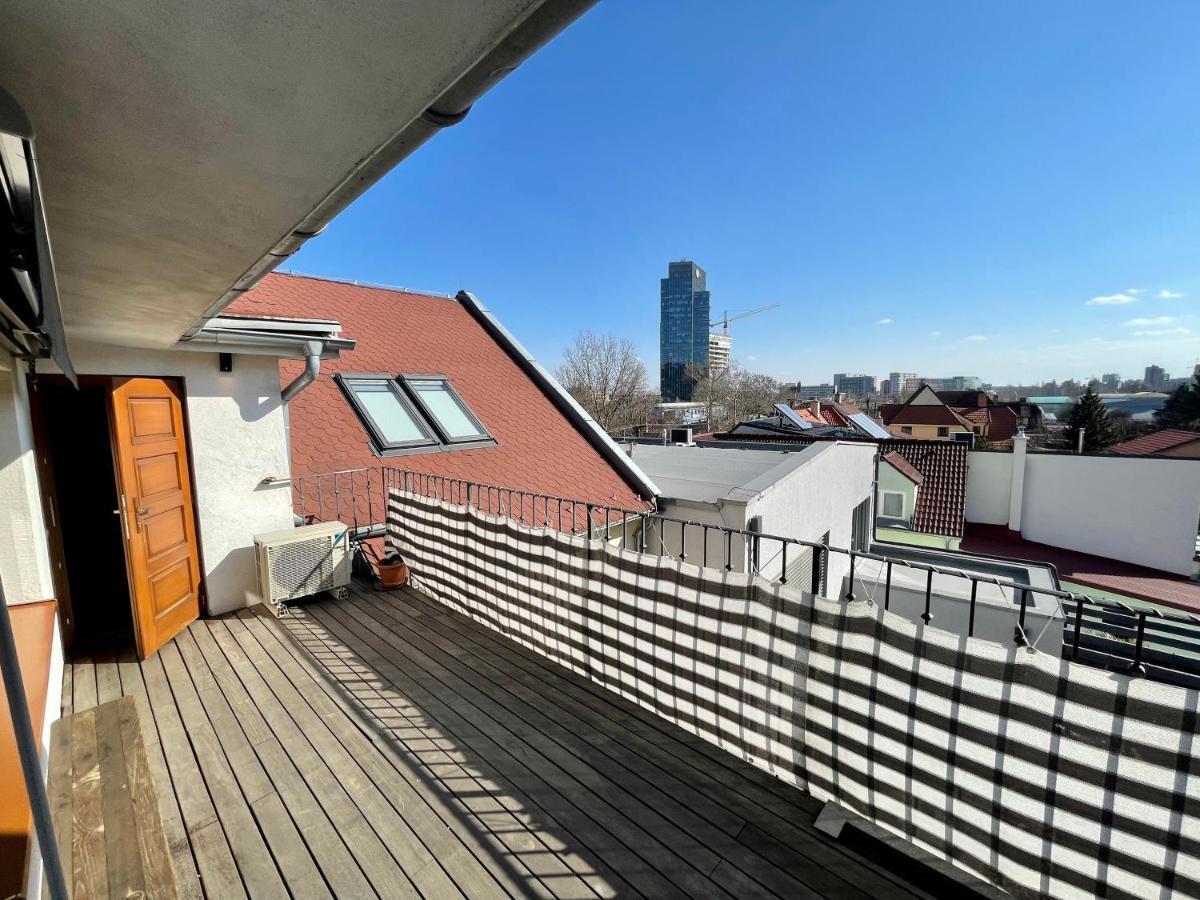 Beautiful And Romantic Penthouse With Two Terraces Pressburg Exterior foto