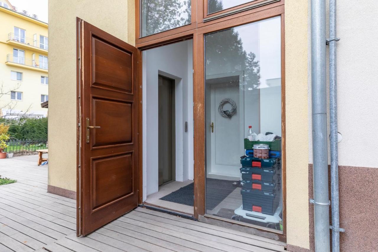 Beautiful And Romantic Penthouse With Two Terraces Pressburg Exterior foto